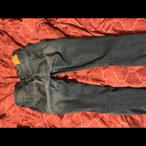 Ripped knee dark wash hollister - Picture 2 of 2